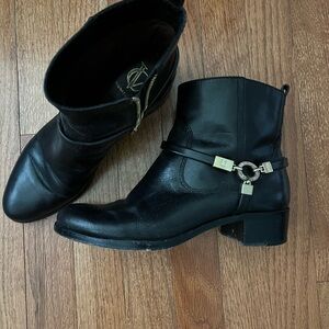 Vince Camuto Black Leather Ankle Shoes with Gold Buckle
Sz7